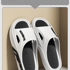 Trendy couple's popular home slippers